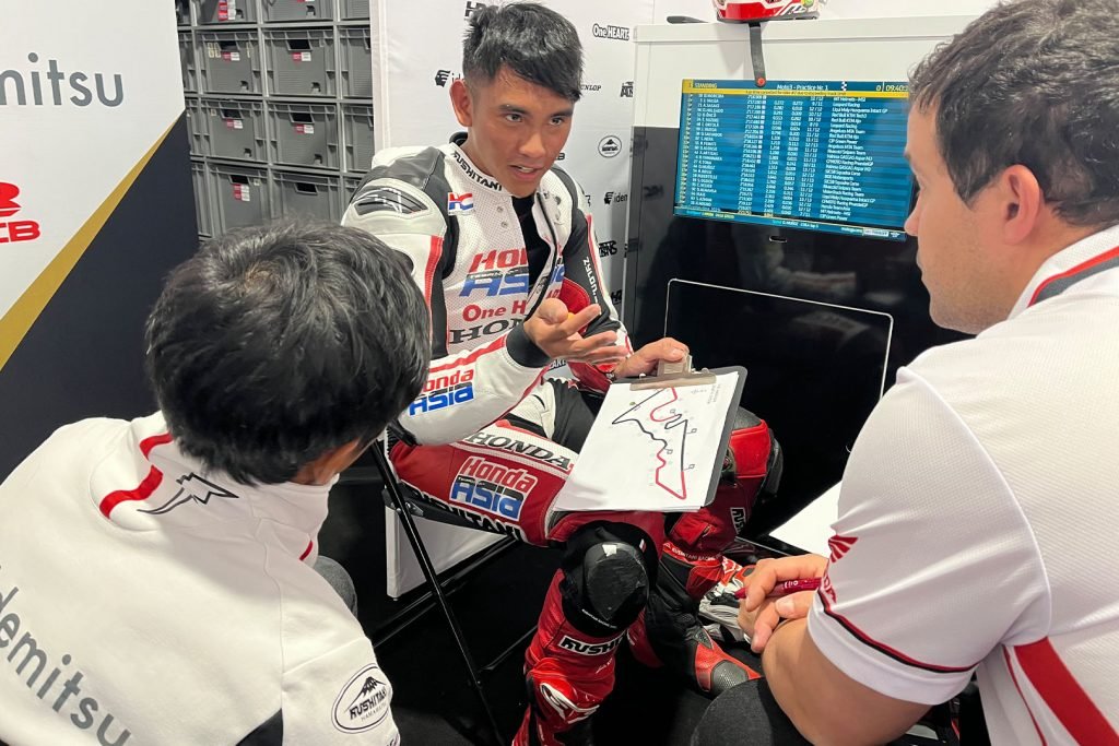 photo by honda team asia