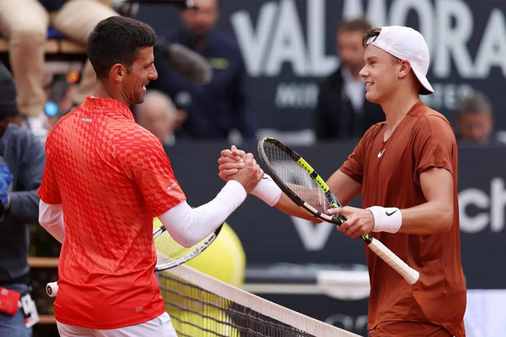 Novak Djokovic dan Holger Rune saat bertemu di Italia Open 2023