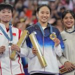 Demi Carolina Marin, He Bing Jiao Lakukan Hal ini di Podium - iMSPORT.TV