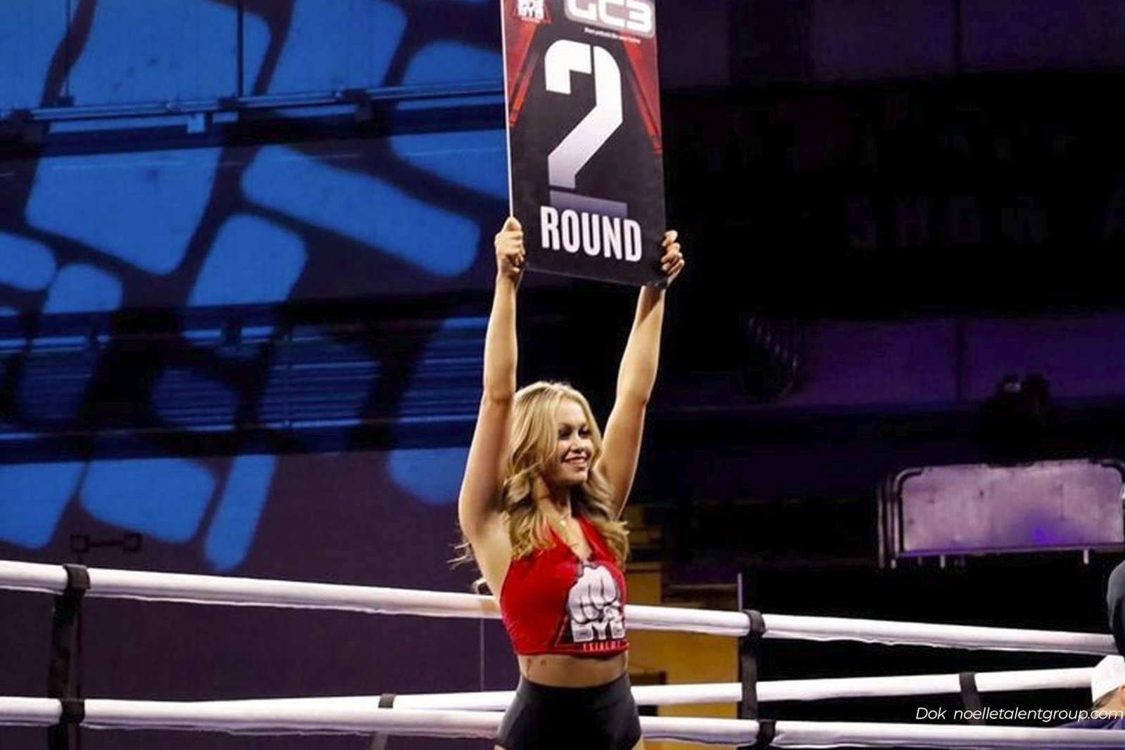 Pemegang Papan Ronde Tinju 'Ring Girl' Berapa Gajinya yaaa..