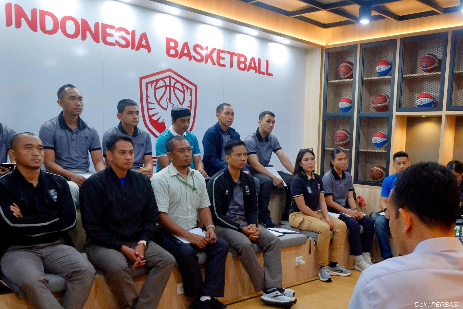 Jelang Playoffs IBL 2025, PERBASI dan IBL Gelar Evaluasi Bersama Wasit