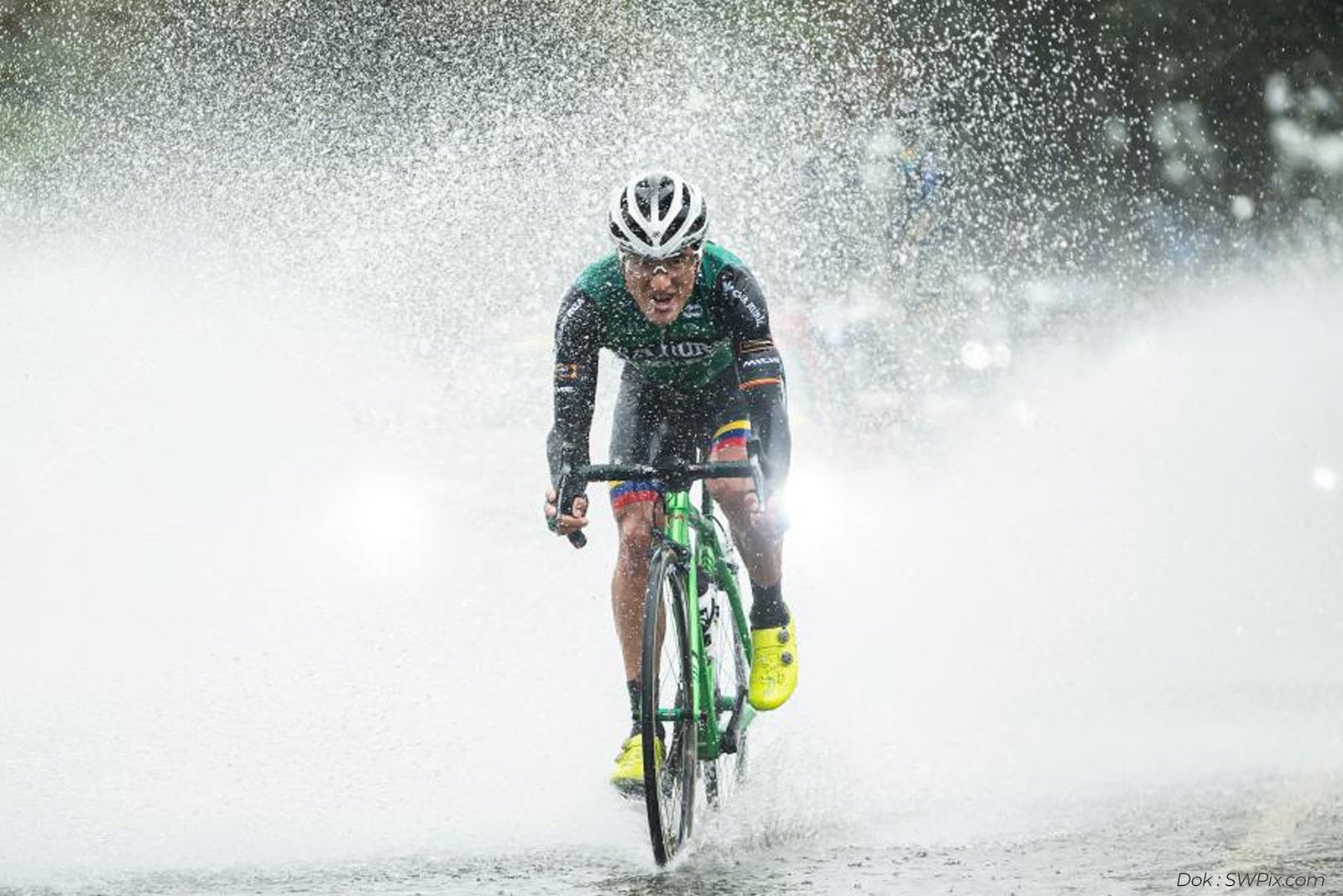 Tantangan Gowes Sepeda Dalam Hujan - iMSPORT.TV