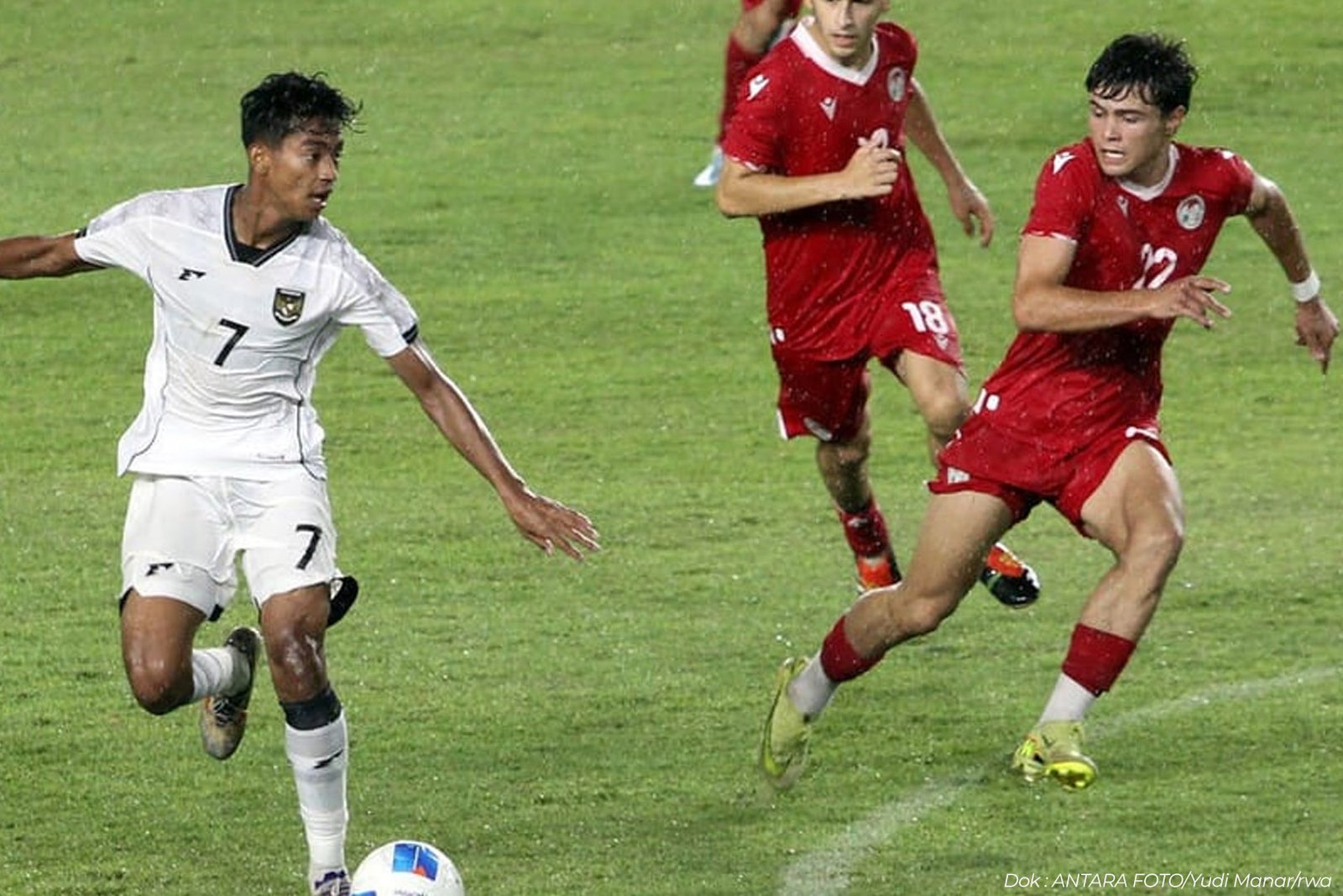 Jelang Piala Dunia U-17, Nova Arianto Soroti Dua Kelemahan Timnas Indonesia