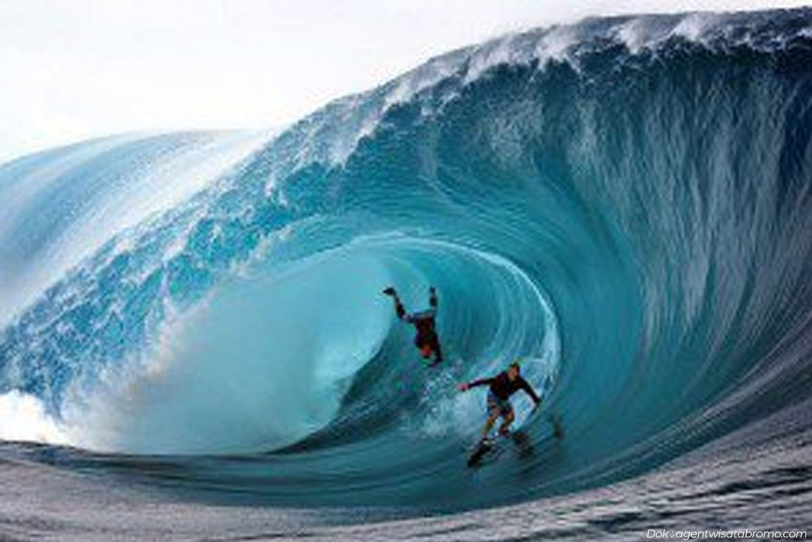 Pantai-Pantai di Indonesia jadi Favorit Peselancar Dunia Buat Surfing
