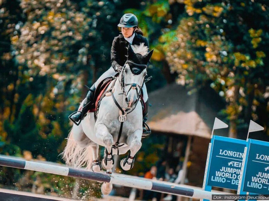 Atlet Equestrian Indonesia Euclia Purnama Rayakan Natal dengan Warga di kolong jalan - iMSPORT.TV