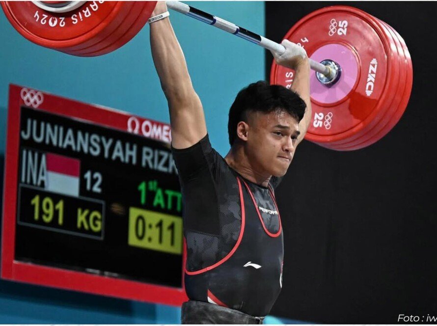 Bangkit! Rizki Juniansyah Siap Tampil di Kejuaraan Dunia Angkat Besi Bahrain - iMSPORT.TV