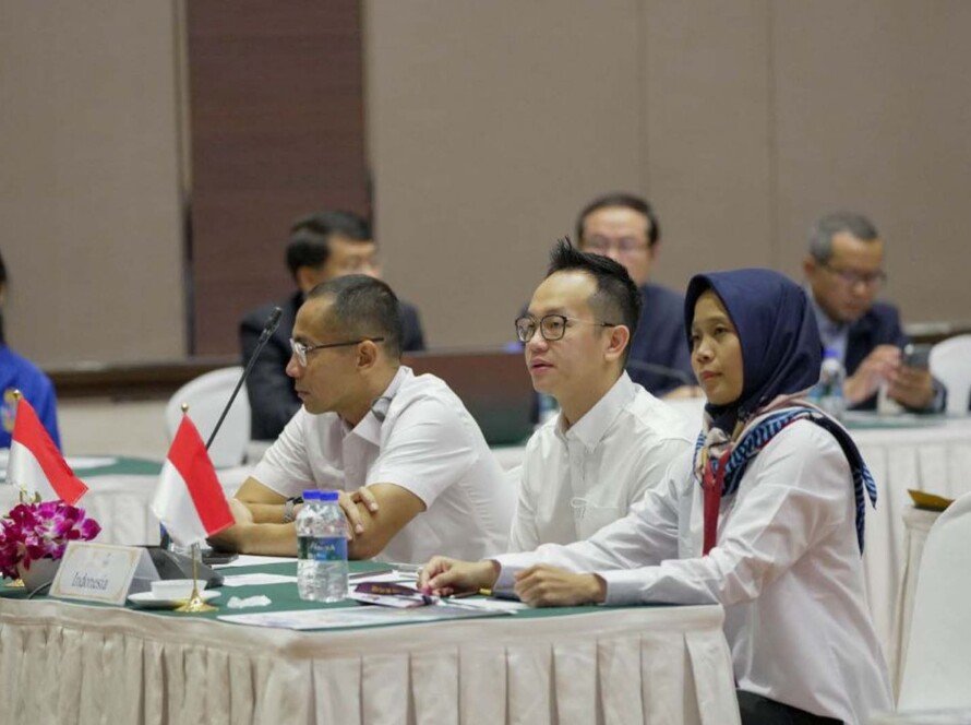 Lexyndo bersama timnya