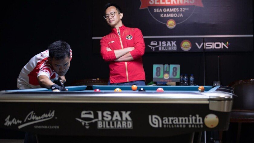 CdM Lexyndo Hakim saat berkunjung ke pelatnas Billiard. Photo by: NOC Indonesia