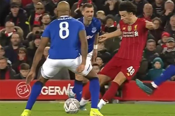 Curtis Jones Bintang Muda Liverpool, Cetak Gol Fantastis - iMSPORT.TV