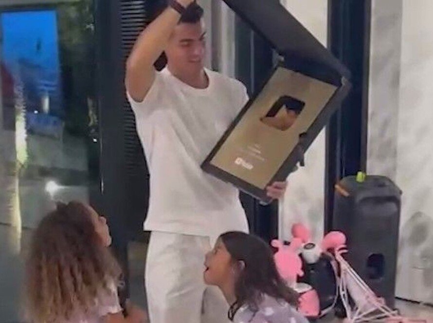 Gacor! Kanal YouTube Cristiano Ronaldo Pecah Rekor - iMSPORT.TV