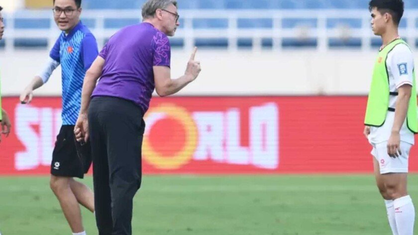 Jelang Lawan Timnas Indonesia, Suasana Tegang di Sesi Latihan Timnas Vietnam - iMSPORT.TV