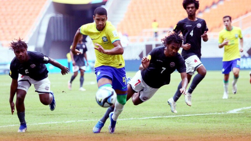 Kaua Elias, Butuh Dinding Kamar Lebih Besar Lagi - iMSPORT.TV