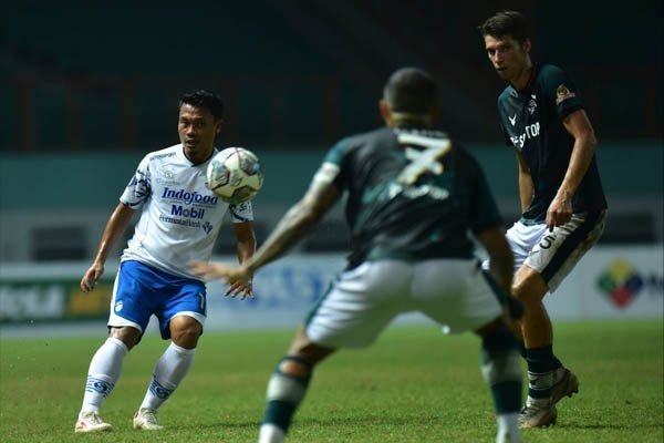 Kemana Luis Milla Saat Persib Dipecundangi PSM Makassar - iMSPORT.TV