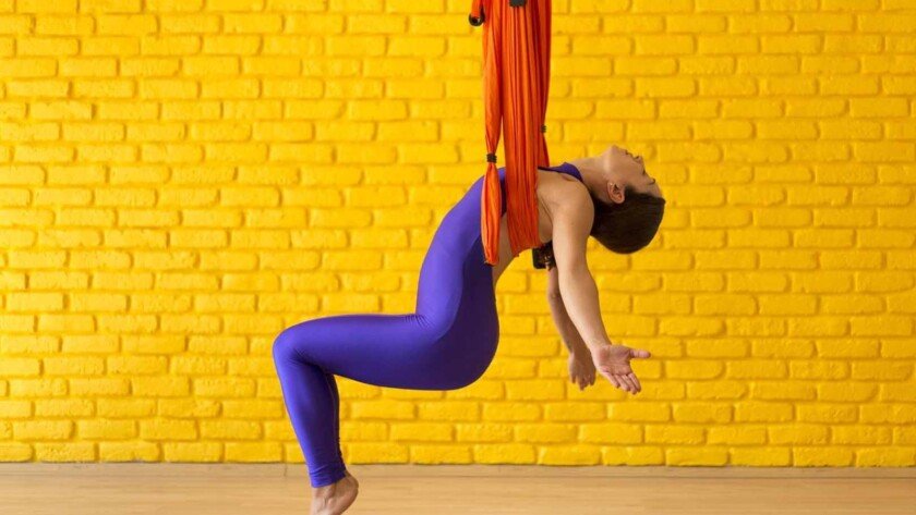 Mengenal Manfaat Yoga Anti Gravitasi Bikin Lekuk Tubuh Ideal - iMSPORT.TV