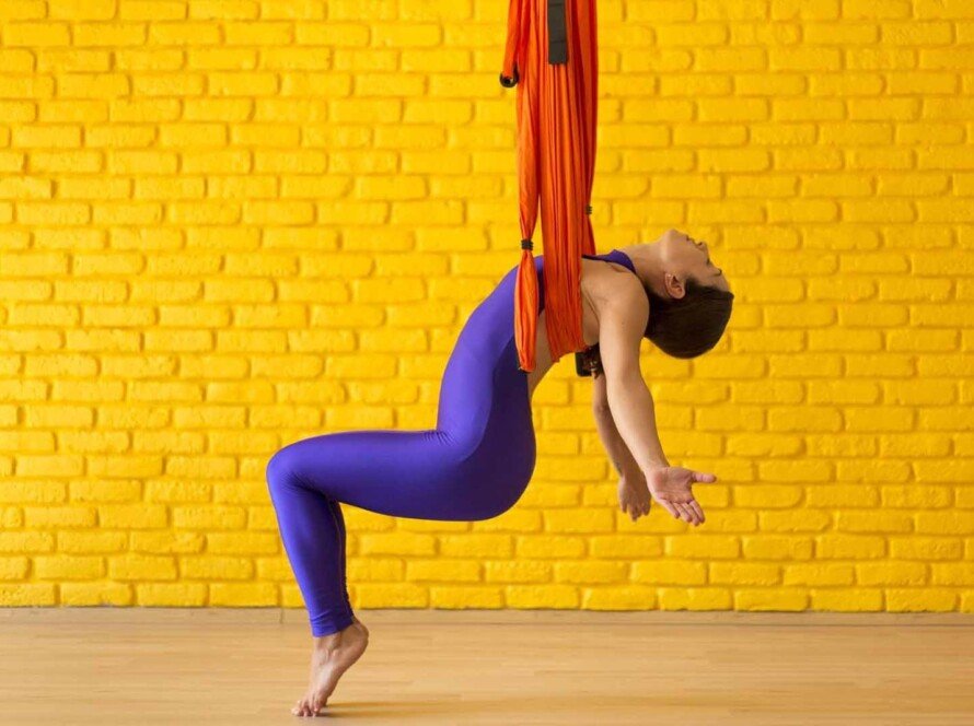 Mengenal Manfaat Yoga Anti Gravitasi Bikin Lekuk Tubuh Ideal - iMSPORT.TV