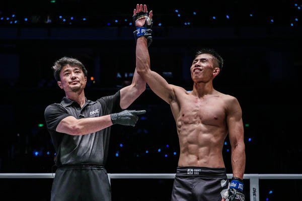 One Pride MMA FN 63 Xie Bin Hanya Butuh 74 detik Kalahkan Angga - iMSPORT.TV