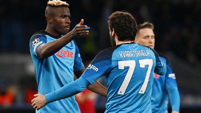 Victor Osimhen melakukan selebrasi gol bersama rekan-rekannya di Napoli