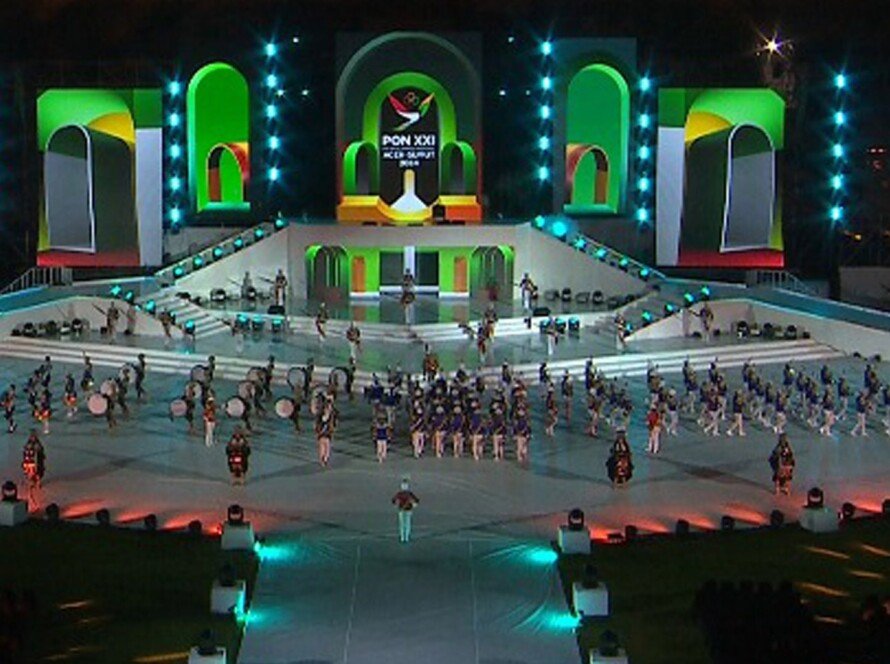 Penutupan PON XXI Aceh-Sumut 2024 Meriah, Menpora Dito Semua Guyub di Lapangan dan Menikmati Pertunjukan - iMSPORT.TV