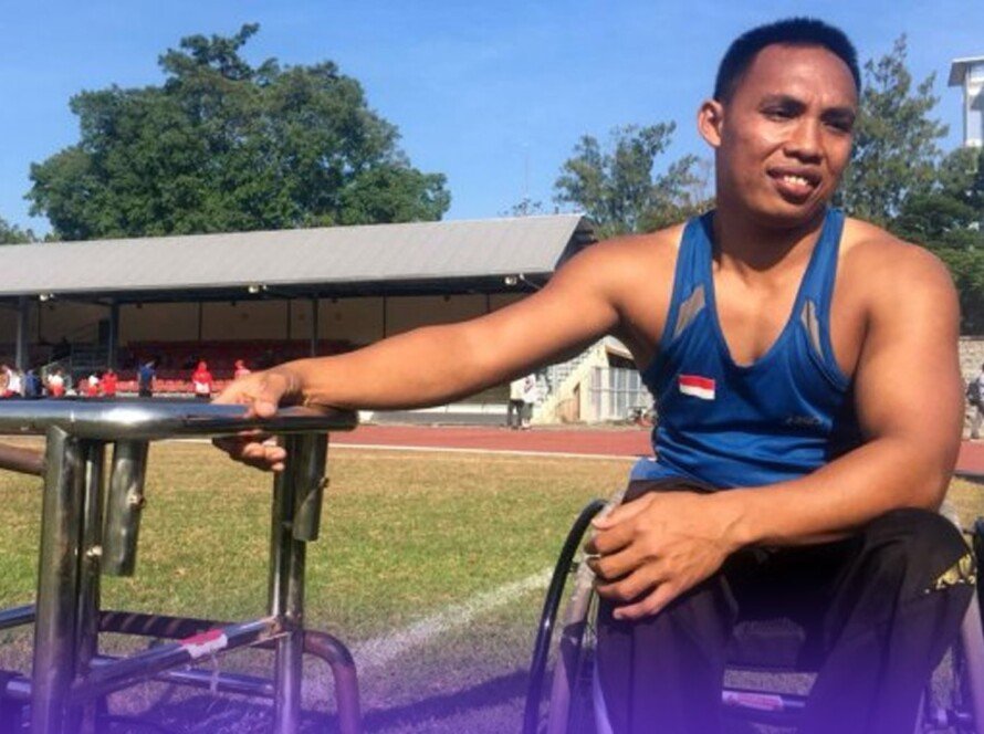 Riadi Saputra Pembawa Bendera Indonesia di Pembukaan Asian Para Games 2022 - iMSPORT.TV