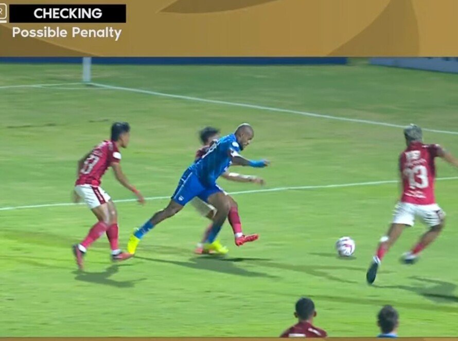 Sejarah! Teknologi VAR Pertama Kali di Championship Series Liga 1 2024 - iMSPORT.TV