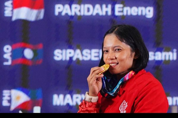 Sensasional, Debut Eneng Paridah Langsung Raih 2 Emas di ASEAN Para Games XI 2022 - iMSPORT.TV