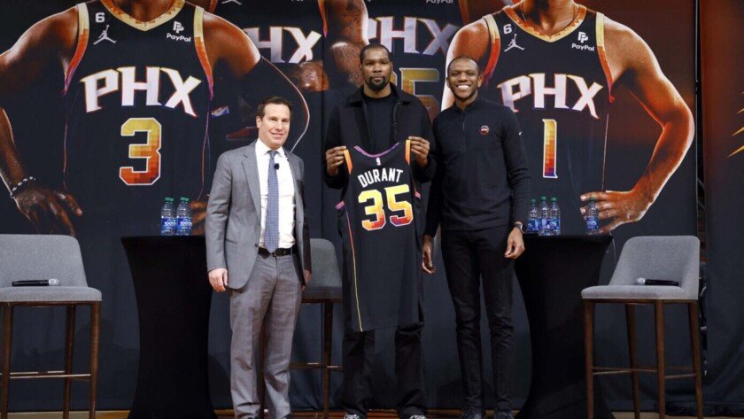 Kevin Durant saat perkenalan di tim barunya Phoenix Suns
