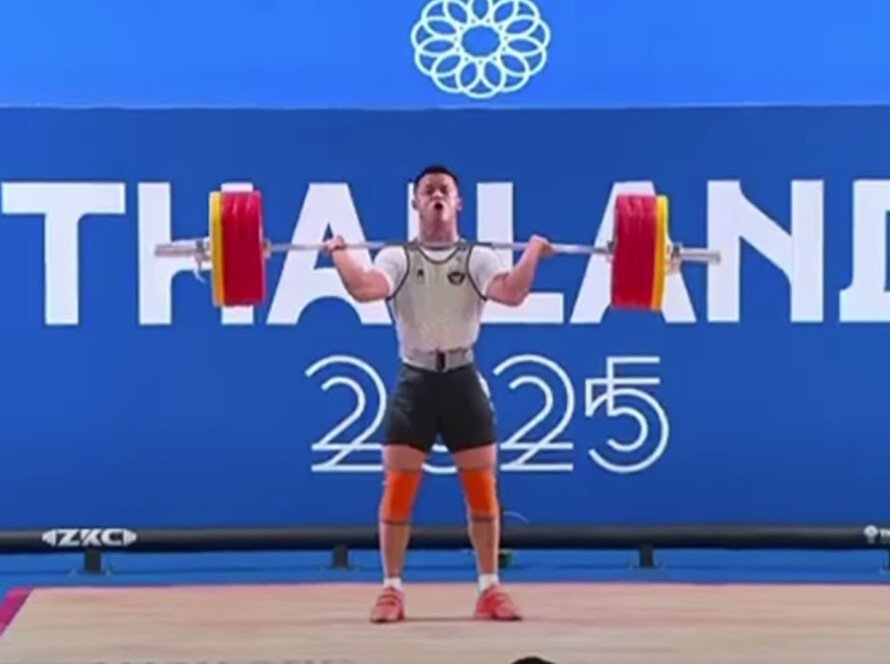 Catatkan Sejarah! Rizki Juniansyah Masuk Daftar Rekor Angkat Besi Asia 2025