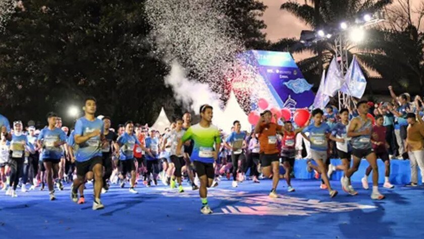 Lomba Lari Vertikal Taklukkan Gedung 16 Lantai