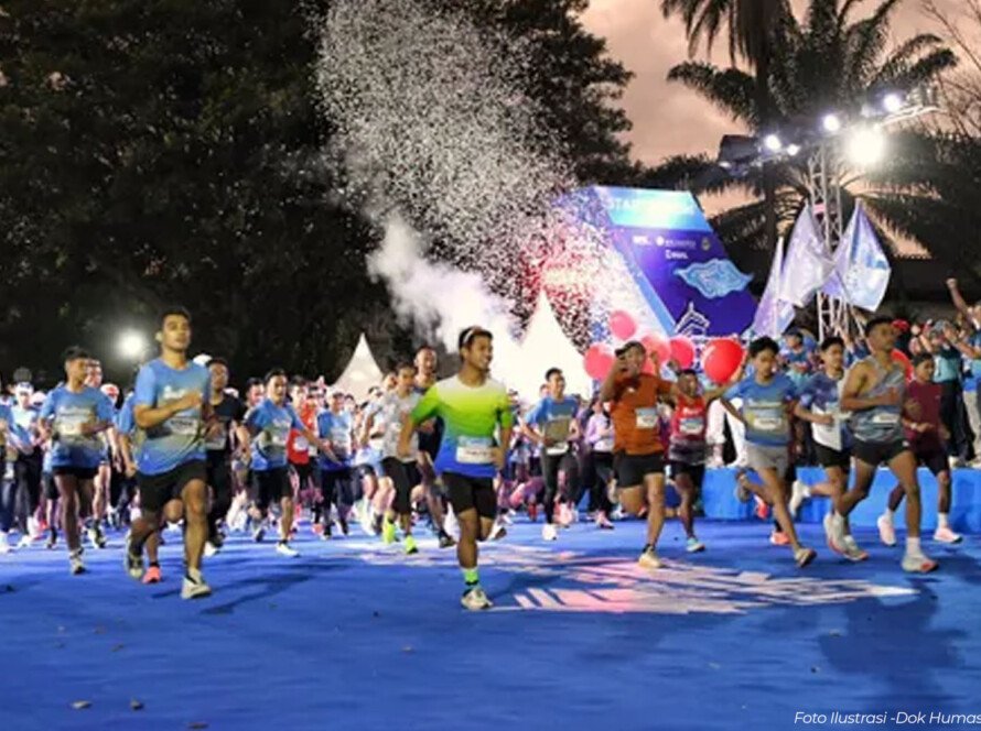 Lomba Lari Vertikal Taklukkan Gedung 16 Lantai