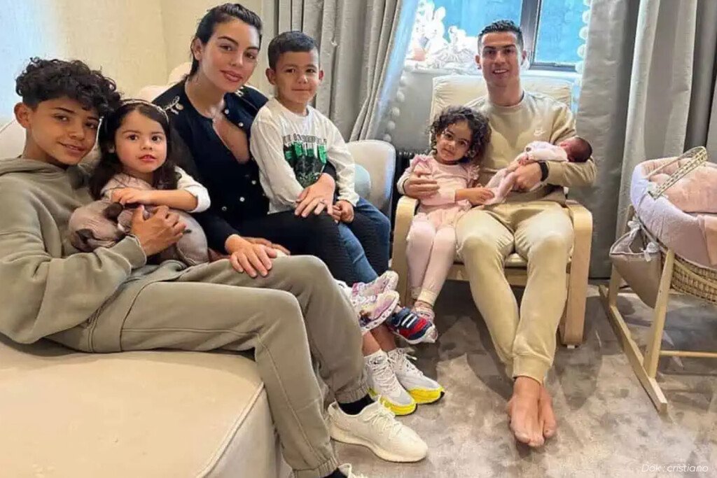 Viral! ART di Rumah Cristiano Ronaldo, dari Indonesia!