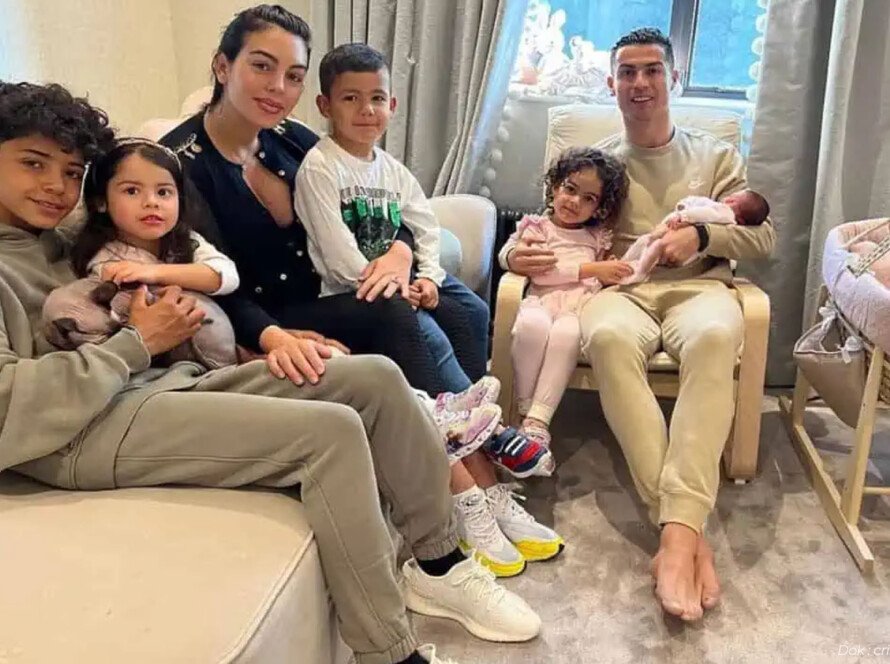 Viral! ART di Rumah Cristiano Ronaldo, dari Indonesia!