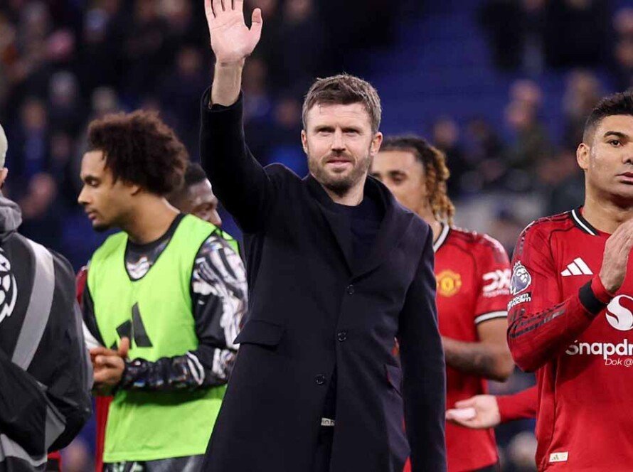 Era Baru Manchester United, Makan Korban Pertama