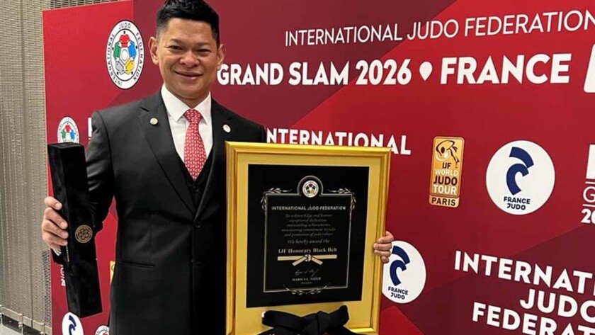 Ketua Umum NOC Indonesia Terima Black Belt dan Diamond Pin dari International Judo Federation