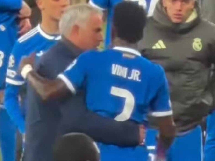 Liga Champions Jose Mourinho Bisikan Vinicius Junior usai Diledek
