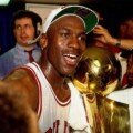 Jatuh Paling Mahal, Detik-Detik Michael Jordan Nyaris Celaka di Malam Debut NBA