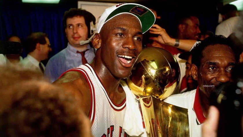 Jatuh Paling Mahal, Detik-Detik Michael Jordan Nyaris Celaka di Malam Debut NBA - iMSPORT.TV