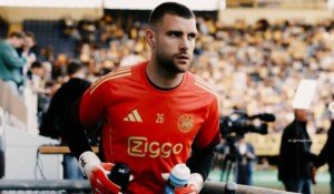 Maarten Paes Bersinar, Ajax Lolos ke Final Play-Off Eropa