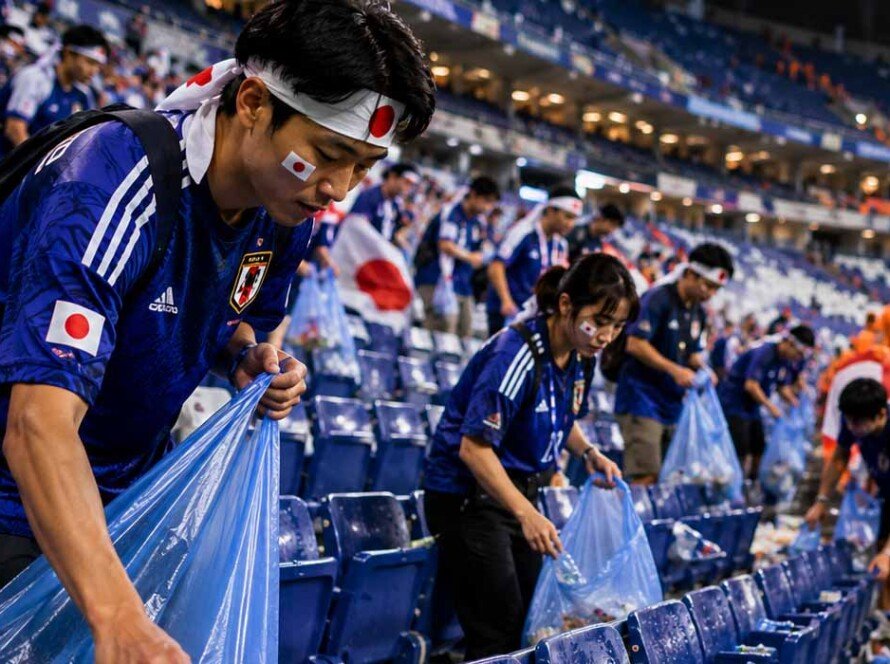 Piala Dunia 2026; Pelajaran Berharga dari Suporter Jepang, Bersihin Tribun - IMSPORT.TV