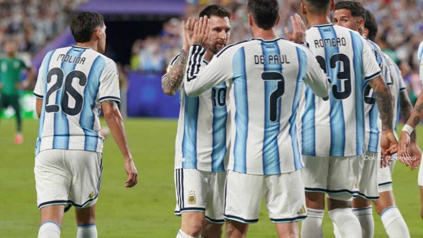 Messi tunda pensiun dari Argentina