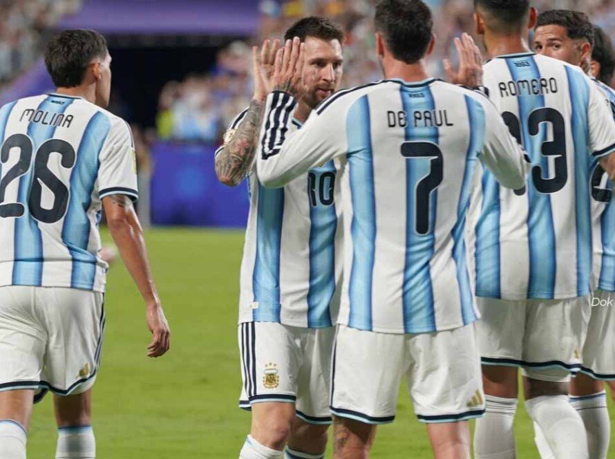 Messi tunda pensiun dari Argentina