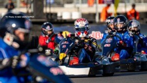 Aksi Gila Max Verstappen di Silverstone: Kalahkan 100 Pembalap Gokart Sekaligus!