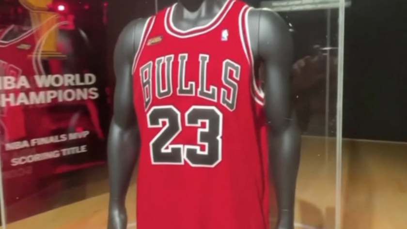 Pecahkan Rekor! Jersey Last Dance Michael Jordan Terjual Rp220 Miliar
